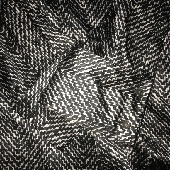 ☑️ANN TAYLOR Silk Blouse - Picture 3 of 8